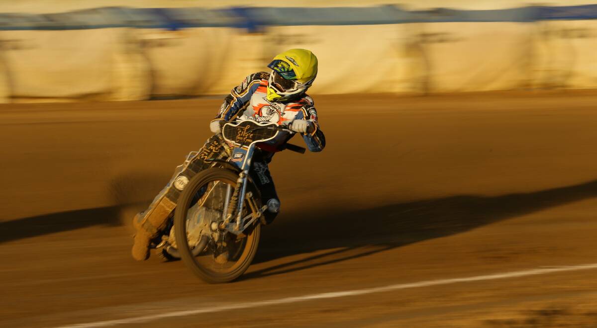 TOUGH NIGHT: Justin Sedgmen saw his buffer evaporate after going into the final round of the Australian Speedway Solo Championship leading by three points. Picture: Jonathan Carroll 