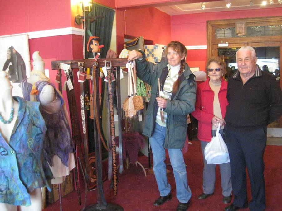 At the Gunning Lions Markets on Sunday Beryl Skinner of Creative Gunning chatted with Crookwell visitors Pat and Ken Bott at the organisation's new main street shopfront co-located with Max Cullen and Margarita Georgiadis's Picture House Gallery.