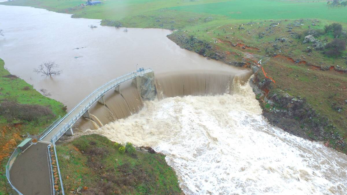 Yass Dam wall flooding