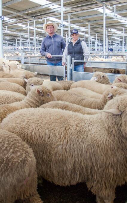 GOOD PRICE: Greg Anderson and Mel Marshall of MD & JJ Anderson sold crossbred suckers on behalf of Jacqui Arabin Bourlet, Binalong for $165 per head in Yass. 