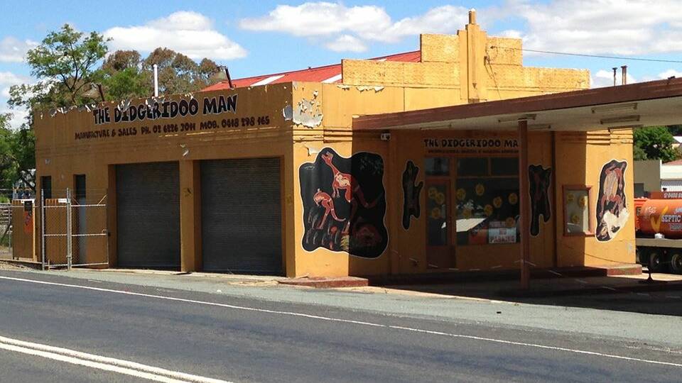 2013: The Didgeridoo Man had been closed for years when this photo was taken.