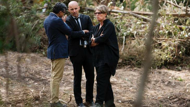 Detective Chief Inspector Gary Jubelin, centre, with Deputy Coroner Elaine Truscott  at the search site in the Royal National Park. Photo: James Brickwood