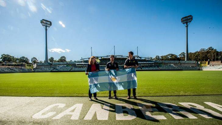 Minister for Sport and Recreation, Yvette Berry and ARU Genereal manager Rob Clarke annonce a Wallbies V Argentina match in Canberra at GIO Stadium. (from left) Yvette Berry, Tomas Cubelli and Stephen Larkham. Photo by Karleen Minney. Photo: karleen minney