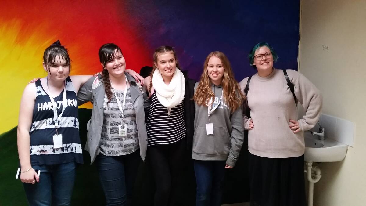Five delightfully positive young ladies and their team leader from Soul in the Bush came along to the Bowning Hall public amenities and created a bright and creative mural. 