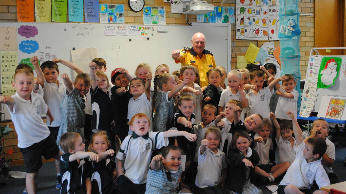 Part of Peter Dyce’s liaison role was to visit schools. Here he is with the Berinba Kindergarten students in December 2015. Photo: Jessica Cole.