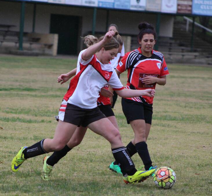 Maddie Douvan tears down the midfield and has a close shot to goals. Photo: Rhiannon Davis. 