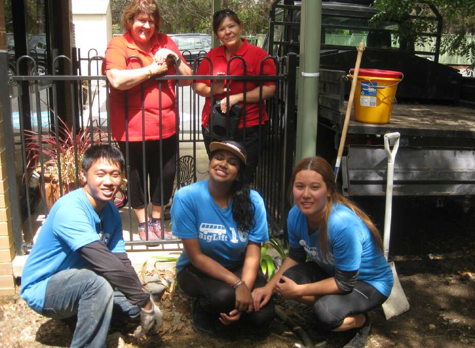 (Back) Lyn Morphett and Libby Eather, Gunning Early Learning Centre, with their "awesome" Big Lift volunteers (at front) Peter Khuu, Rachana Kumar and Cindy Lin. 