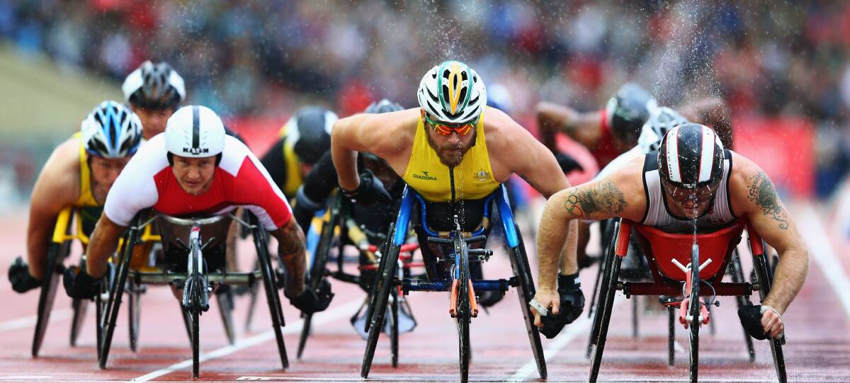 PUSHING HARD: Carcoar’s Kurt Fearnley (centre) is flanked by England’s David Weir (left) and Canada’s Alex Dupont (right) in the final of the men’s T54 1,500 metres at Hampden Park during day eight of the Glasgow 2014 Commonwealth Games. Photo: GETTY IMAGES 	080114kurt