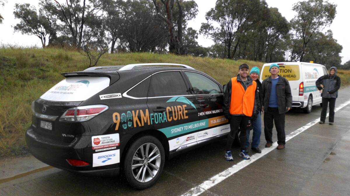 Jay Allen with his support crew on the Hume Highway. Photo: Dave Lutze.