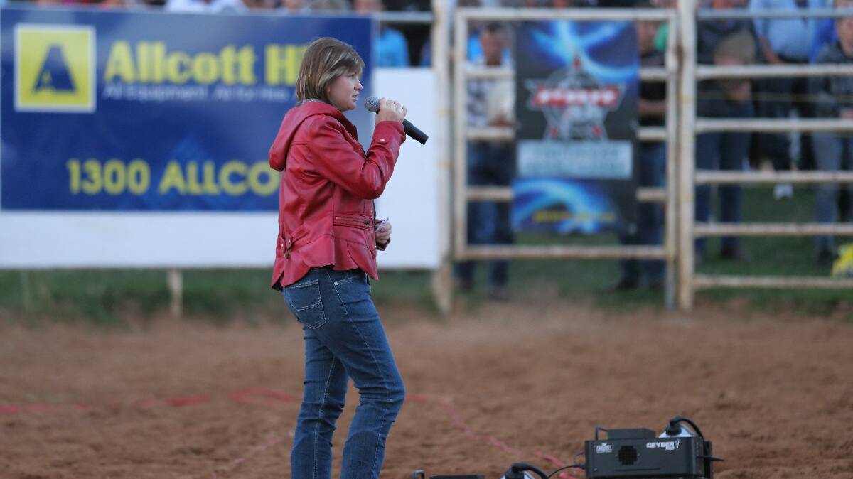 Veanka Howard delivered some impressive pre-rodeo entertainment. Photo: RS Williams.