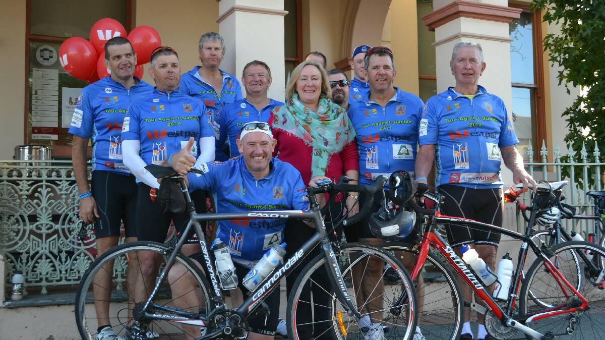 Yass Valley Mayor Rowena Abbey greeted the CASE Hay cyclists on Wednesday when they stopped in town during their suicide awareness ride from Hay to Canberra. Photo: Joe McDonough.