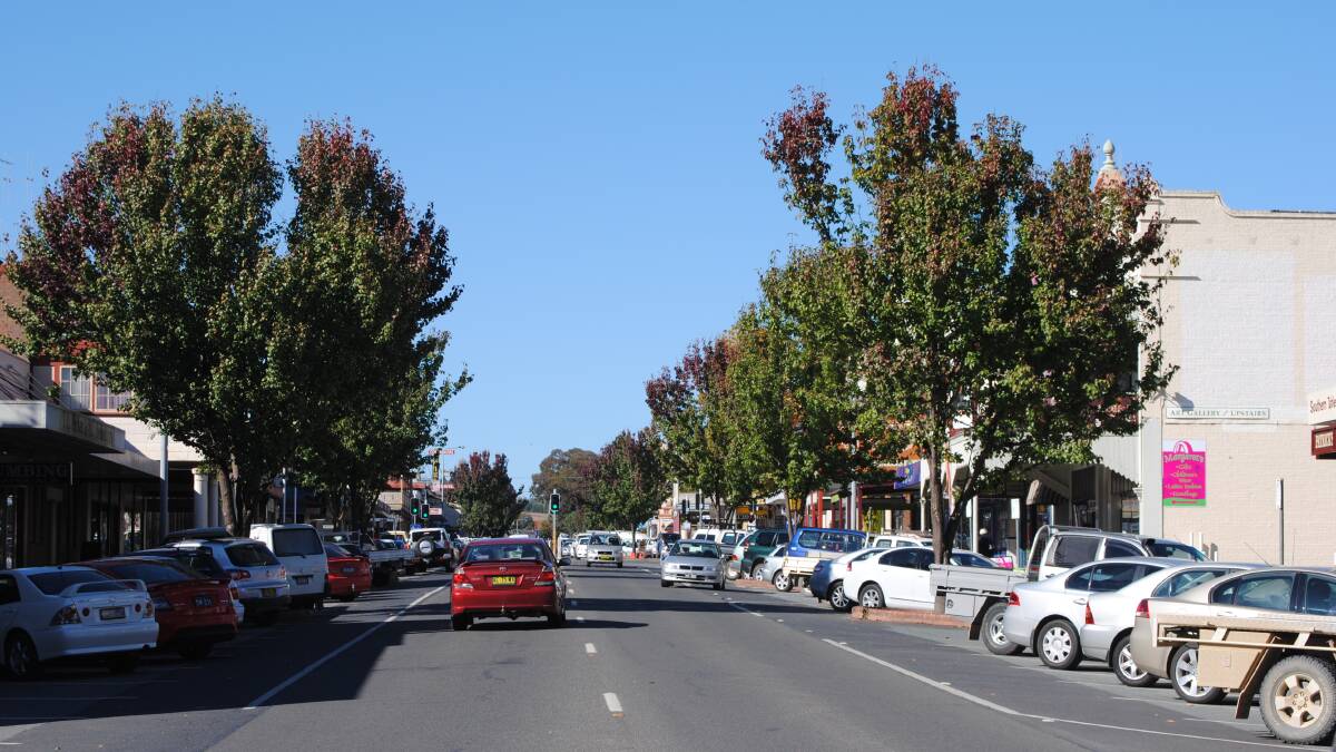 Many businesses on Yass' main street are cooperating with the Yass Valley Business Chamber.