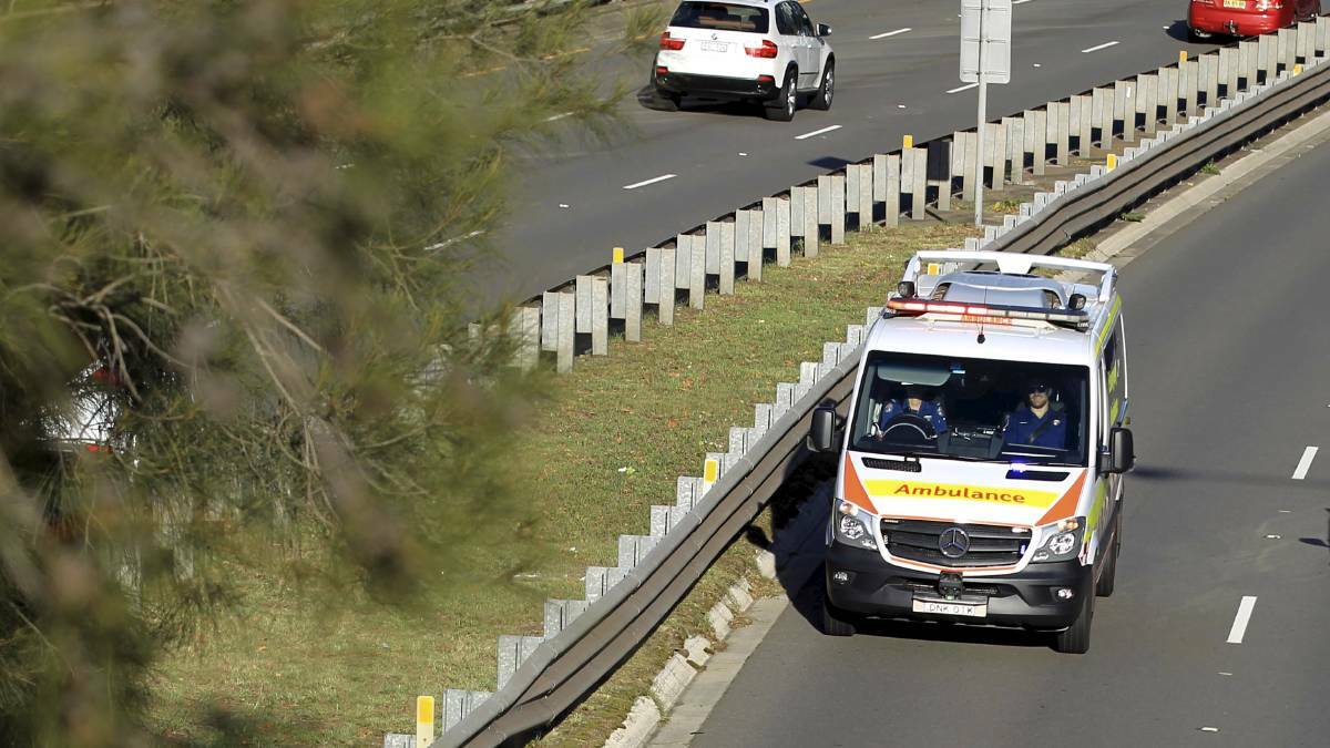Single lane closed on Hume Highway due to critical car crash