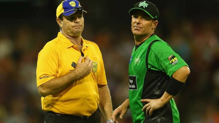 Shane Warne has words with the umpire after James Faulkner bowled a no-ball off the last ball during the BBL semi-final match between the Perth Scorchers and the Melbourne Stars.
