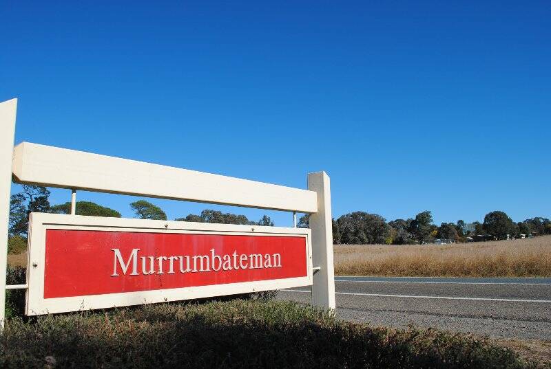 Residents are divided over the Murrumbateman sewerage issue.