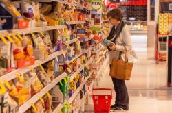 A woman shopping at Coles. Picture by Shutterstock