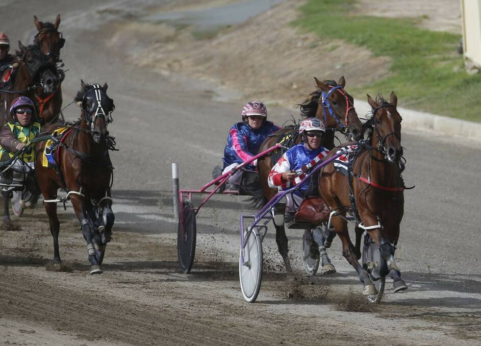 WINNING RUN: Last year’s winner of the Hewitt Memorial Royal Story (trained and driven by Bernie Hewitt of Bathurst) hitting the front at the top of the straight.Photo: Supplied