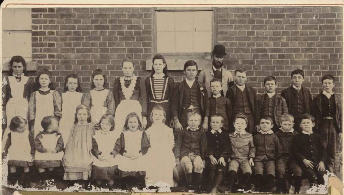 SCHOOL PHOTO DAY: Students and teacher in front of Murrumbateman School 1895. Photo: National Library of Australia.