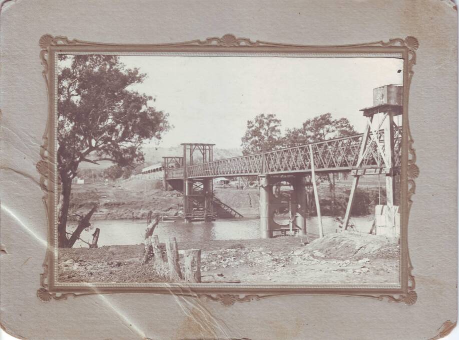 Old Taemas Bridge c1911. Yass & District Historical Society Collection.
