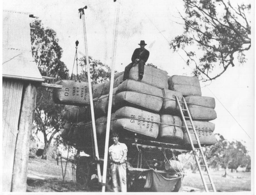 Loading Euralie wool bales onto Grubbs steam lorry. Photo: Yass and District Historical Society Collection.