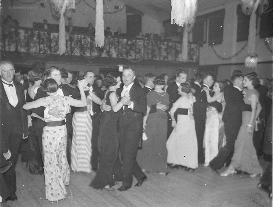 Dancing at the Yass Picnic Races Ball attended by 380 members and guests, photographed by Sam Hood, 1935. Photo: FL1300016 from collection of State Library of NSW