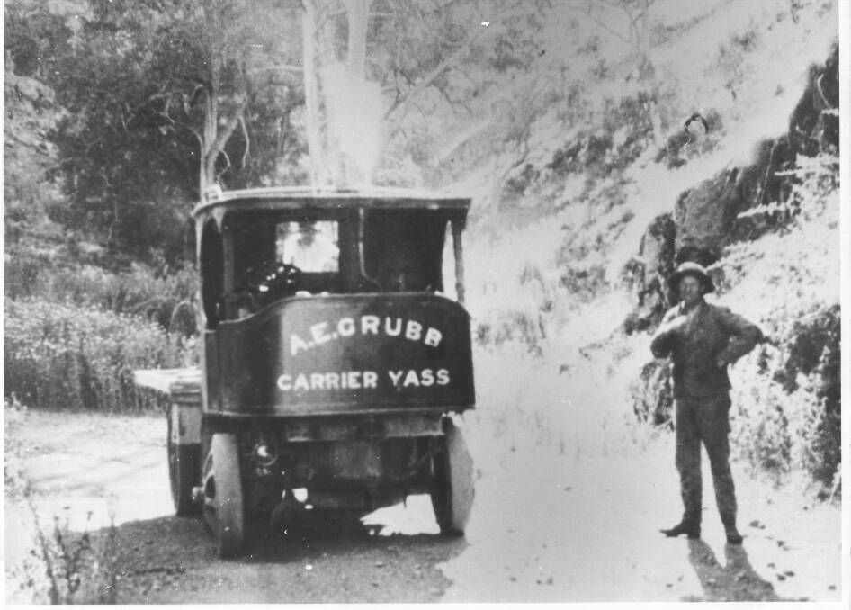 Grubb Super-Sentinel 1926. Photo: Yass and District Historical Society Collection.