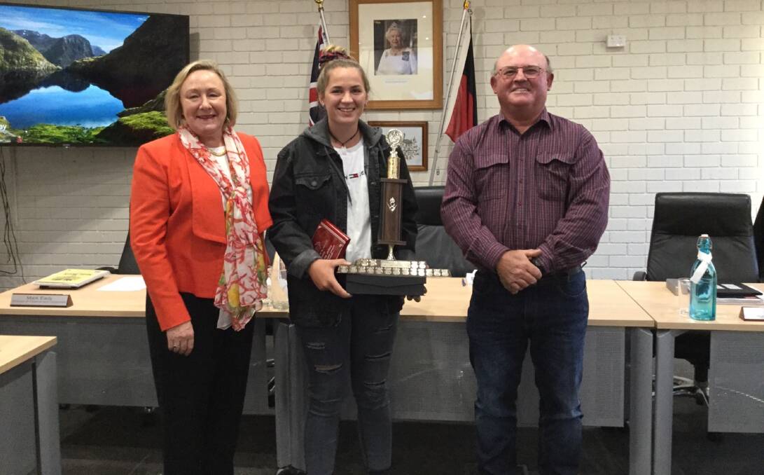 The recipient: Victoria Alley (centre) receives her Sportsperson of the Year award, which recognises her achievements in rugby league, touch football, and soccer in the last 12 months. Photo: Supplied.