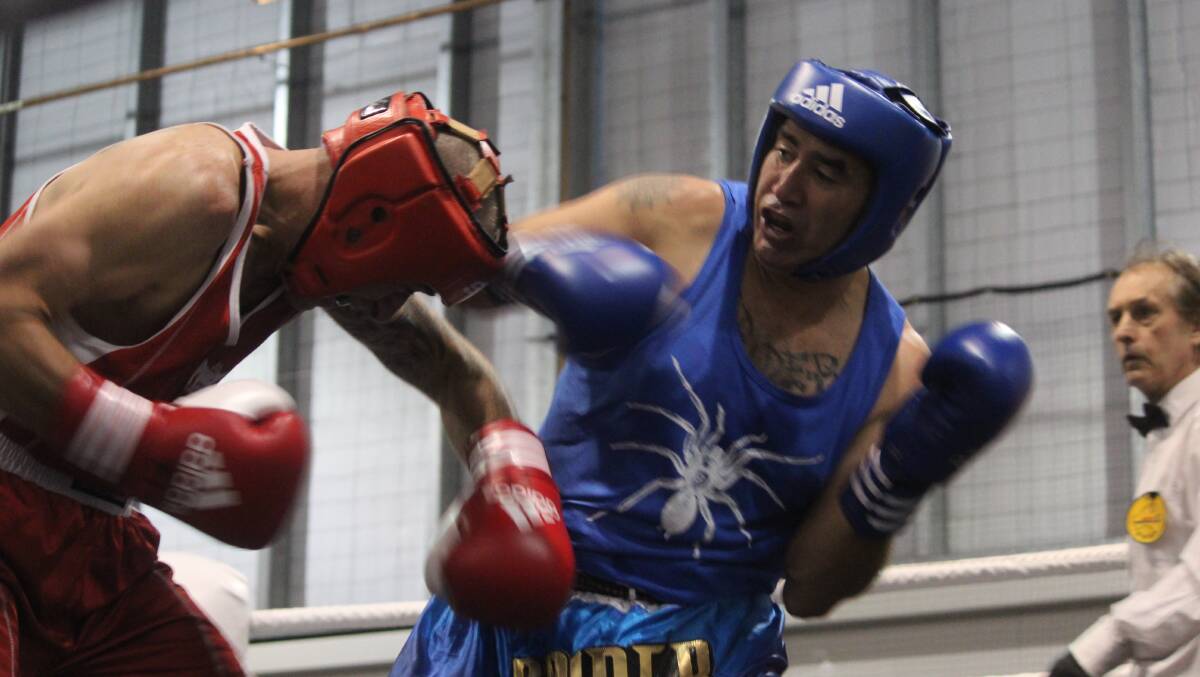 Counter: Spider (in blue) battles against Peter Shuetrim in the final match of the 25-fight event. Photo: Zac Lowe.