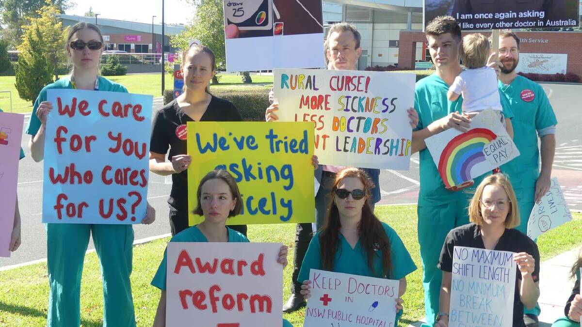 Doctors went on strike in Orange, central western NSW, earlier in April. (Stephanie Gardiner/AAP PHOTOS) Doctors went on strike in Orange, central western NSW, earlier in April. (Stephanie Gardiner/AAP PHOTOS)