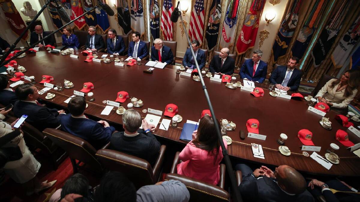 Senior US officials discussed Iran during a cabinet meeting in the White House. (EPA PHOTO)