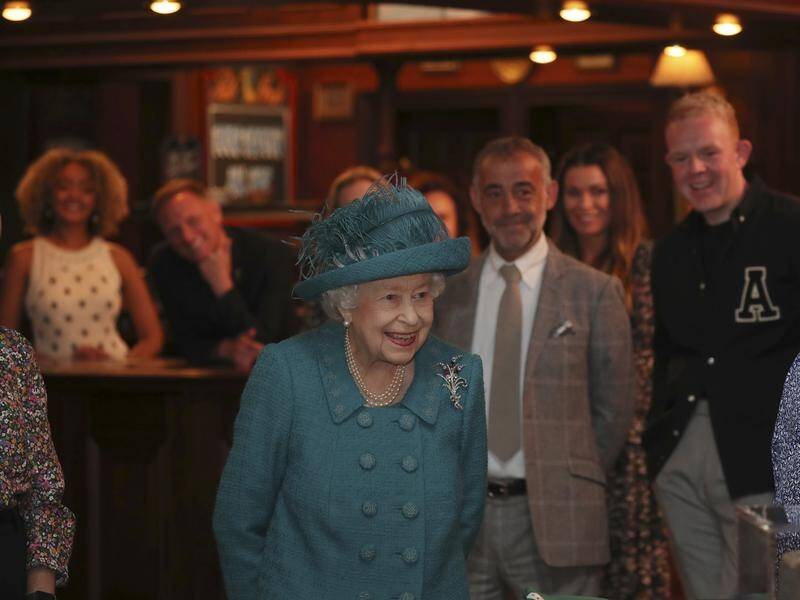The Queen has met actors and the production team of long-running UK TV series Coronation Street.