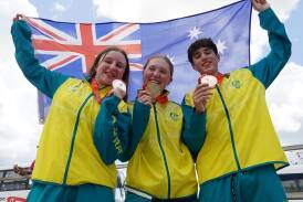 Lauren Bates (c) won gold among three Australian cycling medals at the Commonwealth Youth Games. (PR HANDOUT IMAGE PHOTO)