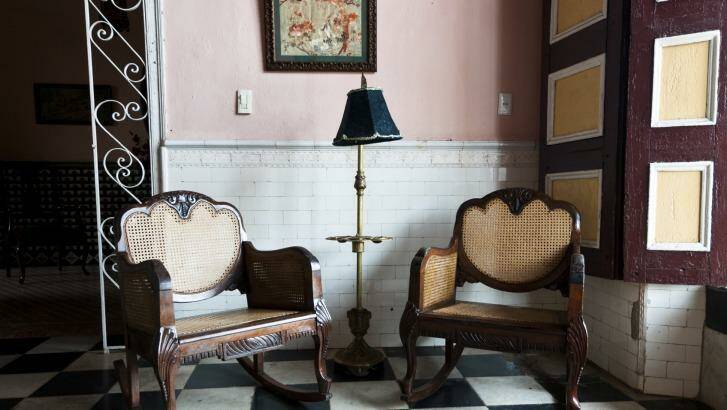 Empty living room of an old house in Cuba. Photo: Valentina Gabusi
