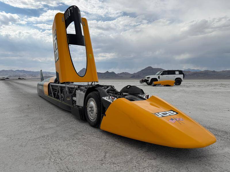 Andy Green reached 653.908km/h in a car powered by two hydrogen internal combustion engines. Photo: AP PHOTO