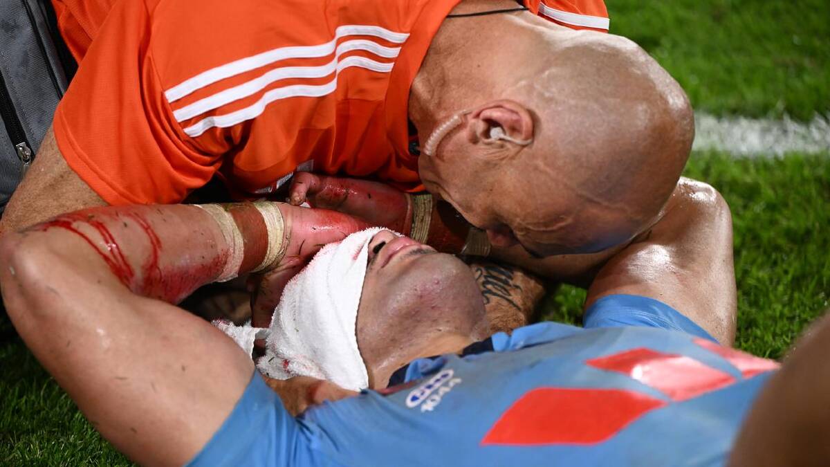 Tolu Koula receives medical attention after Kalyn Ponga's shoulder charge. (Dan Himbrechts/AAP PHOTOS)