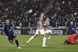 Lautaro Martinez (l) celebrates his equaliser for Inter Milan in their 1-1 draw with Juventus. (AP PHOTO)