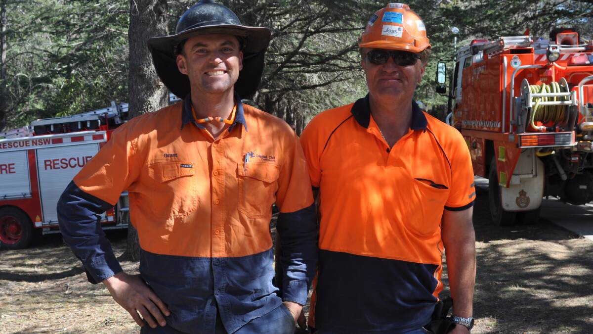 Foreman Grant Ashton and concreter Steve Dimoski saw the fire when it first started. Photo: Hannah Sparks