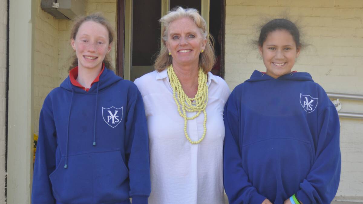 Principal Michelle Fahey with Year 5 students and Schools Spectacular performers Pheobe Stuart (left) and Janika Vea (right). Photo: Hannah Sparks