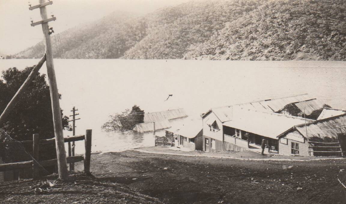 Burrinjuck Dam 1922. Photo: Yass & District Historical Society Collection.