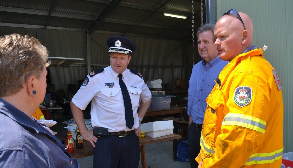 Premier Barry O'Farrell visited the firefighters at the Cobbler's Rd (Yass) fire. Photos KARAN GABRIEL.