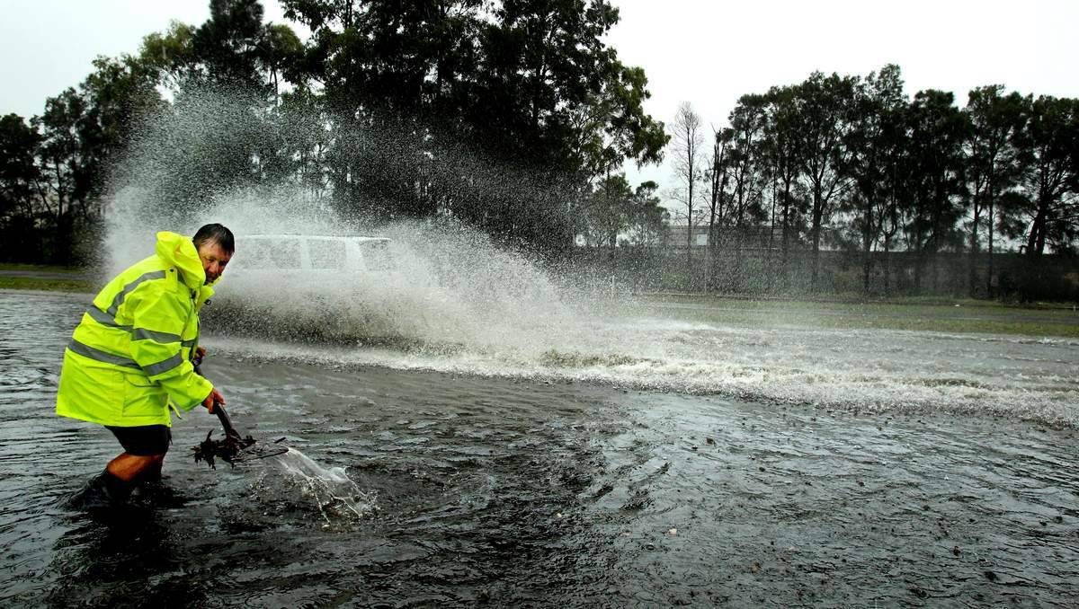 Wet weather in Newcastle on Monday. Photo: Newcastle Herald