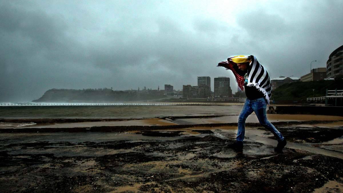 Wet weather in Newcastle on Monday. Photo: Newcastle Herald