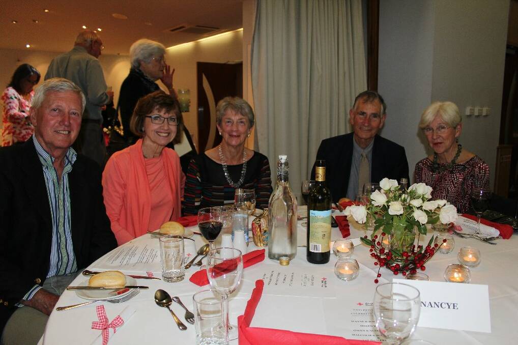 Laurie Oakes paid a visit to the Soldiers Club on Saturday for a special Red Cross dinners.